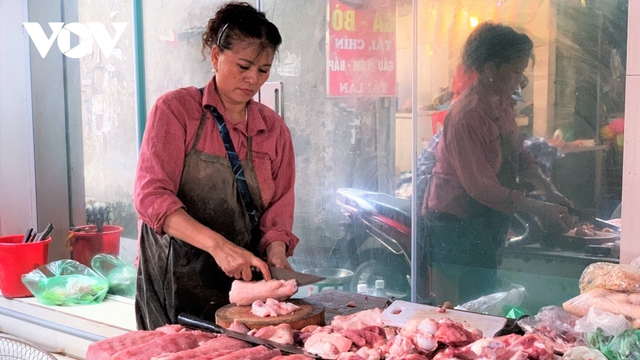 Giá thịt lợn tăng cao, người mua 10.000 đồng cũng bán - Ảnh 3.