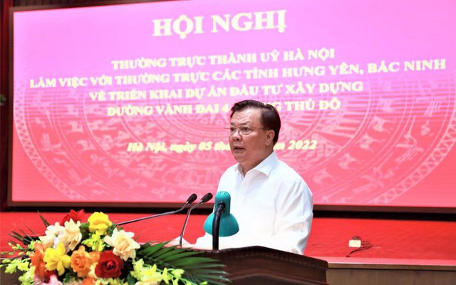 Ủy viên Bộ Chính trị, Bí thư Thành ủy Hà Nội Đinh Tiến Dũng phát biểu tại Hội nghị. Ảnh: VGP/Gia Huy