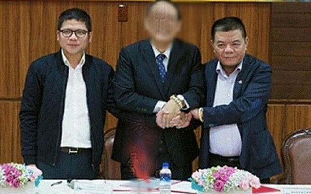 Ông Trần Bắc Hà (phải) cùng con trai Trần Duy Tùng (trái) khi cùng tham gia một sự kiện trước đây.