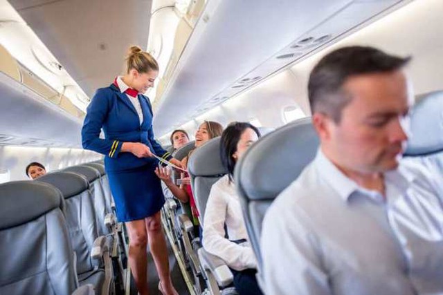 Tiếp viên hàng không 10 năm kinh nghiệm bật mí lỗi sai hành khách hay mắc phải trên máy bay: Ai cũng nên tránh! - Ảnh 2.