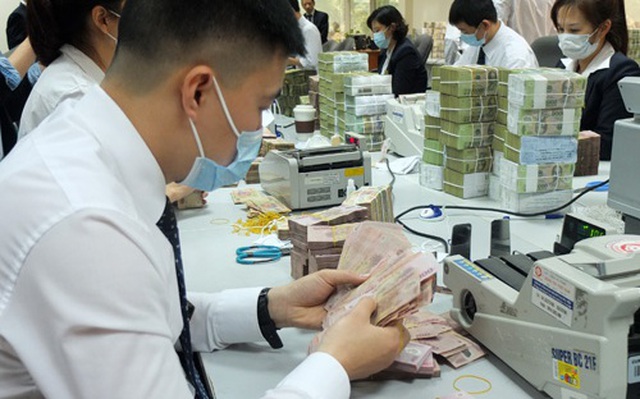 Lộ diện ngân hàng có thu nhập nhân viên tăng mạnh nhất nửa đầu năm Lộ diện ngân hàng có thu nhập nhân viên tăng mạnh nhất nửa đầu năm