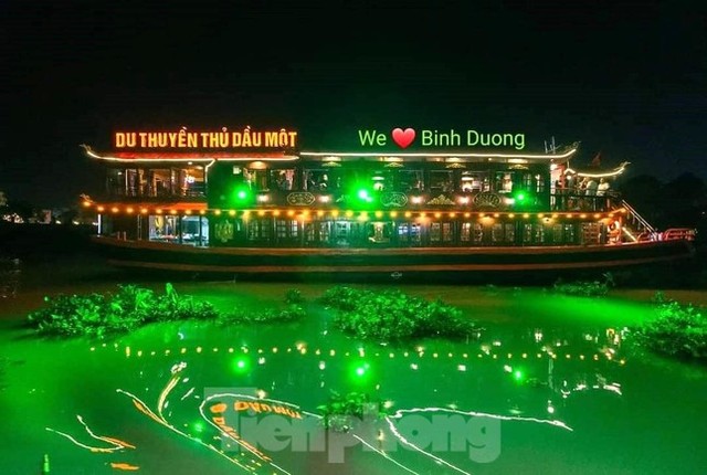 See the first pedestrian street along the Saigon River in Binh Duong province - Photo 6.