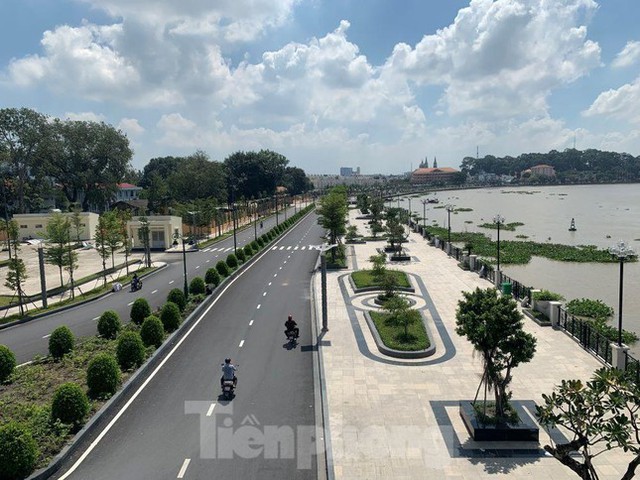 See the first pedestrian street along the Saigon River in Binh Duong province - Photo 7.
