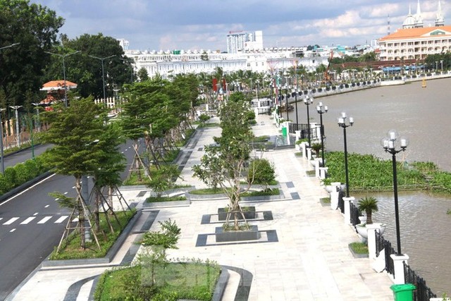 See the first pedestrian street along the Saigon River in Binh Duong province - Photo 8.