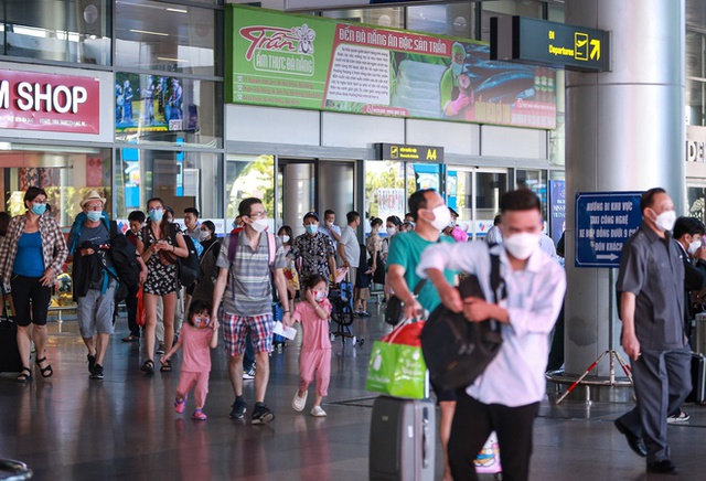 Photo, clip: The airport of 3 regions was packed with passengers before the holiday of September 2 - Photo 21.