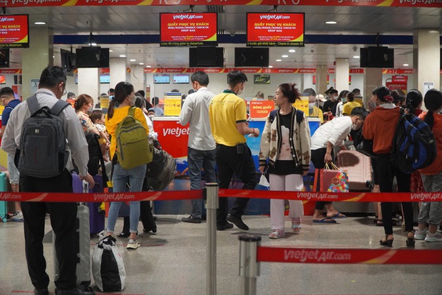 Photo, clip: The airport of 3 regions was packed with passengers before the holiday of September 2 - Photo 30.