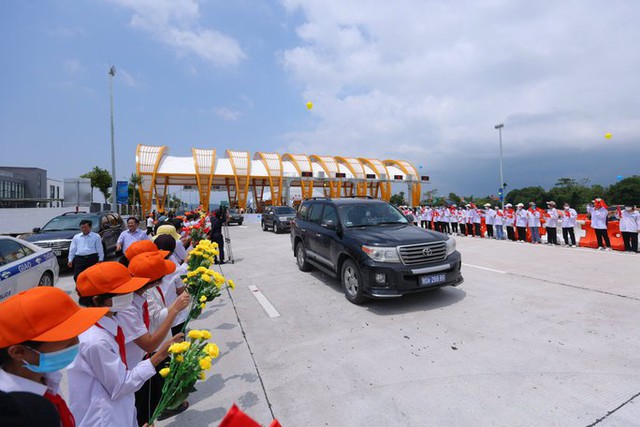 Thủ tướng cắt băng khánh thành cao tốc Vân Đồn - Móng Cái - Ảnh 7.