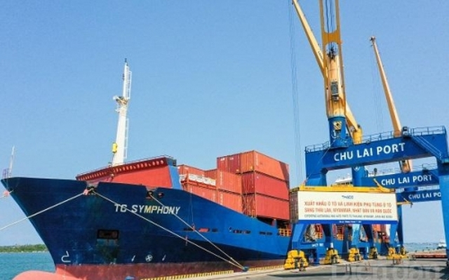 Với những thuận lợi về cảng biển, cảng hàng không, cơ sở hạ tầng giao thông hoàn thiện,... tỉnh Quảng Nam đang dần trở thành trung tâm vận tải hàng hải lớn, đầu mối logistics quan trọng trong khu vực.