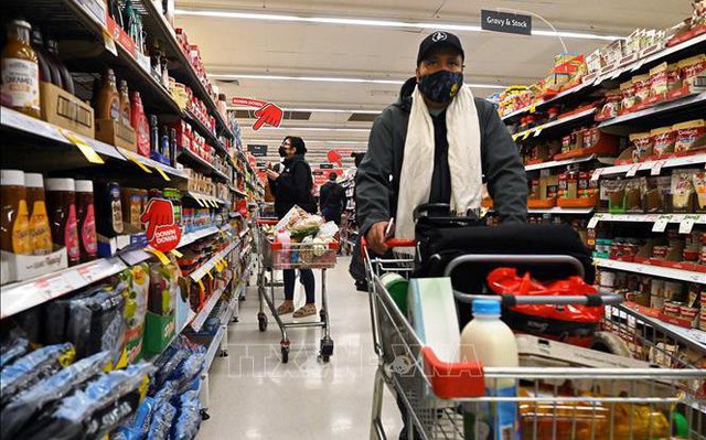 Người dân mua hàng tại siêu thị ở Sydney, Australia. Ảnh (tư liệu): AFP/TTXVN