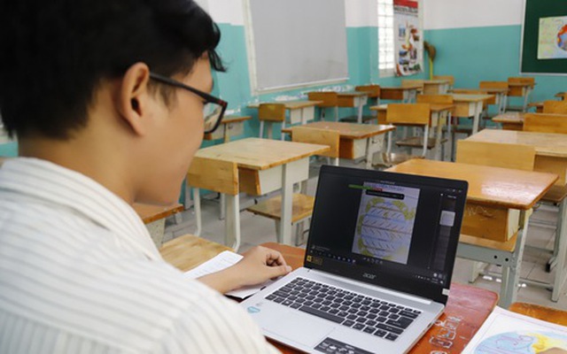 Giáo viên tại TP.HCM dạy trực tuyến cho học sinh trong thời gian ngừng tới trường do ảnh hưởng dịch COVID-19 - Ảnh: NHƯ HÙNG Giáo viên tại TP.HCM dạy trực tuyến cho học sinh trong thời gian ngừng tới trường do ảnh hưởng dịch COVID-19 - Ảnh: NHƯ HÙNG
