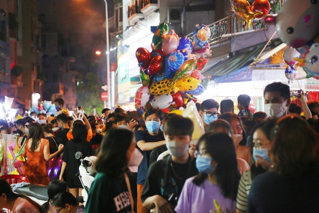 Photo, clip: People in 3 regions eagerly flocked to the streets to play Mid-Autumn Festival - Photo 55.