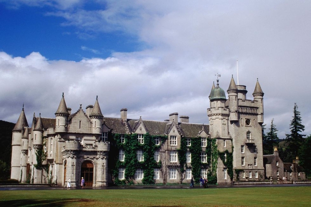  Những ngôi nhà gắn với cuộc đời Nữ hoàng Elizabeth II: Nơi sinh ra không phải là cung điện - Ảnh 18.