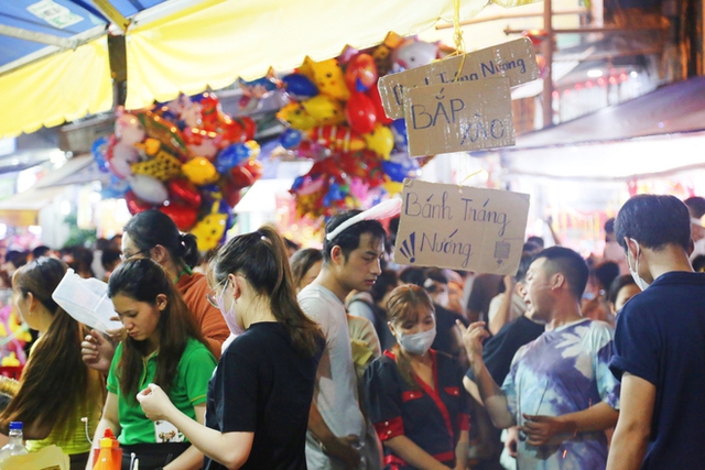 Photo, clip: People in 3 regions eagerly flocked to the streets to play Mid-Autumn Festival - Photo 54.