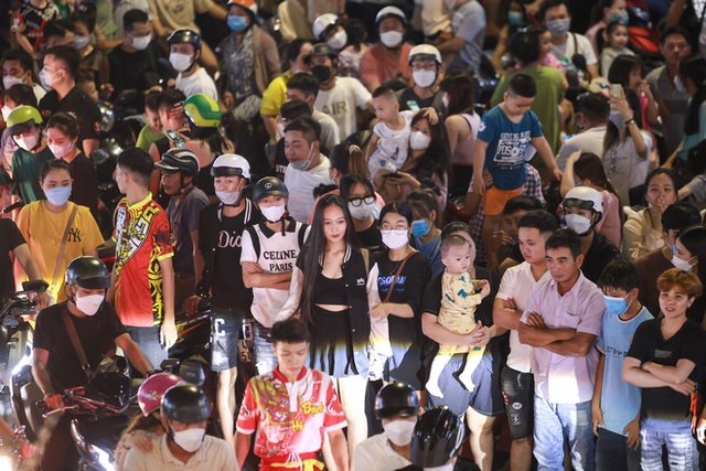 Photo, clip: People in 3 regions eagerly flocked to the streets to play Mid-Autumn Festival - Photo 28.