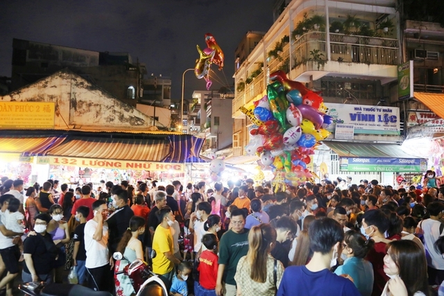 Photo, clip: People in 3 regions eagerly flocked to the streets to play Mid-Autumn Festival - Photo 53.