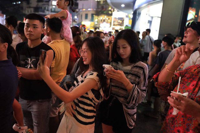 Photo, clip: People in 3 regions eagerly flocked to the streets to play Mid-Autumn Festival - Photo 23.