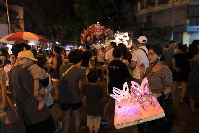 Photo, clip: People in 3 regions eagerly flocked to the streets to play Mid-Autumn Festival - Photo 20.