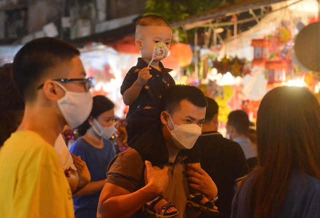 Photo, clip: People in 3 regions eagerly flocked to the streets to play Mid-Autumn Festival - Photo 4.