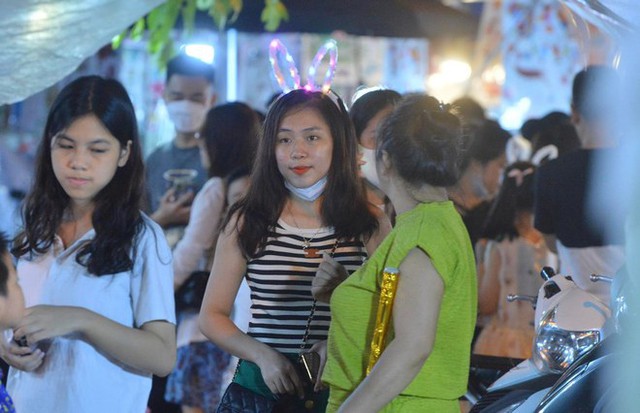 Photo, clip: People in 3 regions eagerly flocked to the streets to play Mid-Autumn Festival - Photo 3.