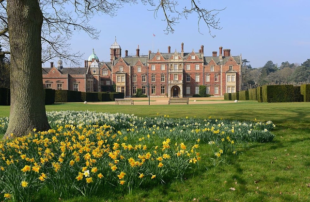  Những ngôi nhà gắn với cuộc đời Nữ hoàng Elizabeth II: Nơi sinh ra không phải là cung điện - Ảnh 11.