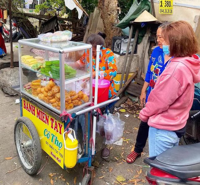 In Ho Chi Minh City, if you want to eat Western cakes, just look for these 5 popular trolleys, all dishes are delicious - nutritious - cheap - Photo 19.