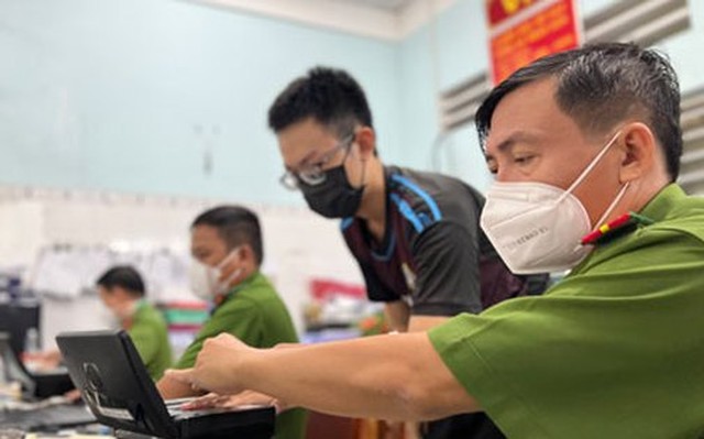 Người dân làm căn cước công dân gắn chip ở quận Bình Tân, TP HCM .Ảnh: Ý LINH