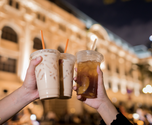 Theater peach tea - a drink that "wobbles" young people in Ho Chi Minh City, how crowded is it now?  - Photo 16.