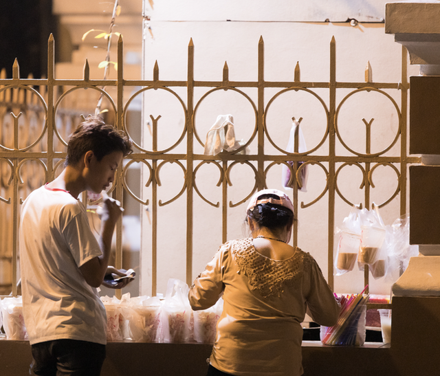 Theater peach tea - a drink that "wobbles" young people in Ho Chi Minh City, how crowded is it now?  - Picture 10.