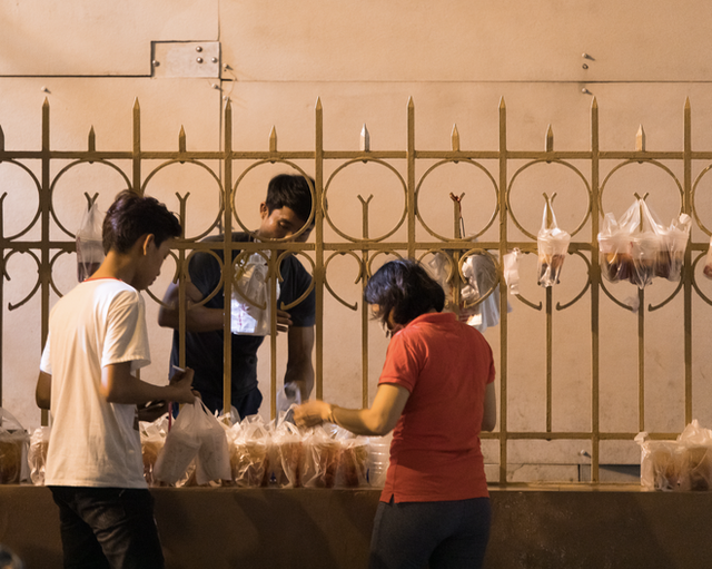 Theater peach tea - a drink that "wobbles" young people in Ho Chi Minh City, how crowded is it now?  - Photo 9.