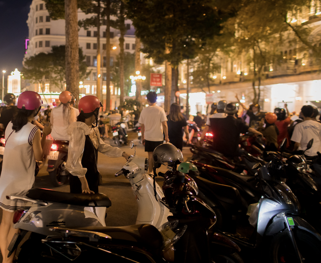 Theater peach tea - a drink that "wobbles" young people in Ho Chi Minh City, how crowded is it now?  - Photo 7.