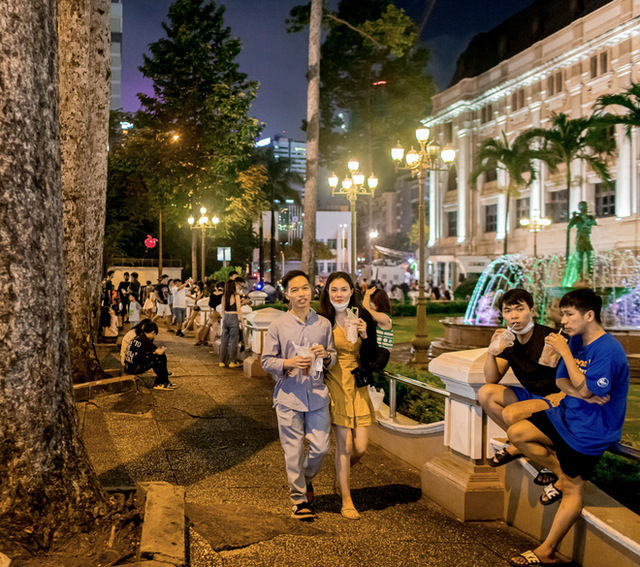 Theater peach tea - a drink that "wobbles" young people in Ho Chi Minh City, how crowded is it now?  - Photo 24.