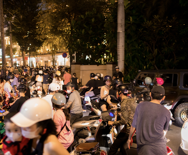 Theater peach tea - a drink that "wobbles" young people in Ho Chi Minh City, how crowded is it now?  - Photo 6.