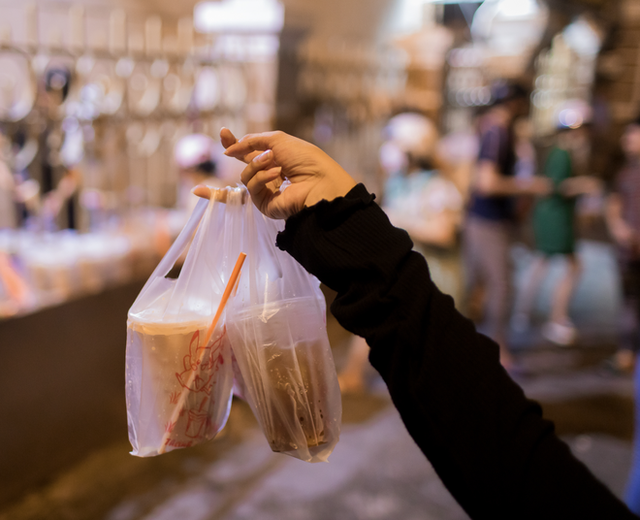 Theater peach tea - a drink that "wobbles" young people in Ho Chi Minh City, how crowded is it now?  - Photo 1.