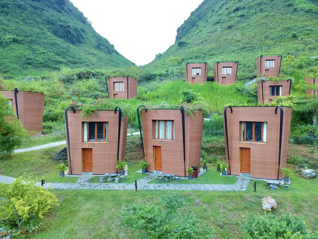 The "unique" resort with quaint-shaped houses in Ha Giang - Photo 3.