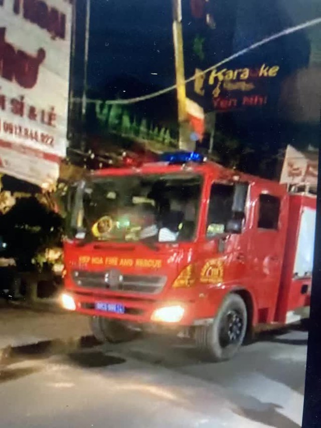 Cháy quán karaoke ở Đồng Nai, cảnh sát PCCC đục tường cứu người - Ảnh 6.