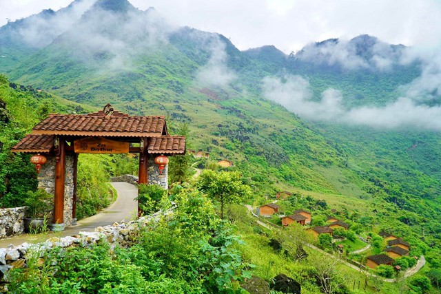 The "unique" resort with quaint-shaped houses in Ha Giang - Photo 1.