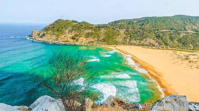 Top 10 most beautiful beaches in Vietnam: No. 9 is not too famous but is the pearl of Phu Yen - Photo 9.