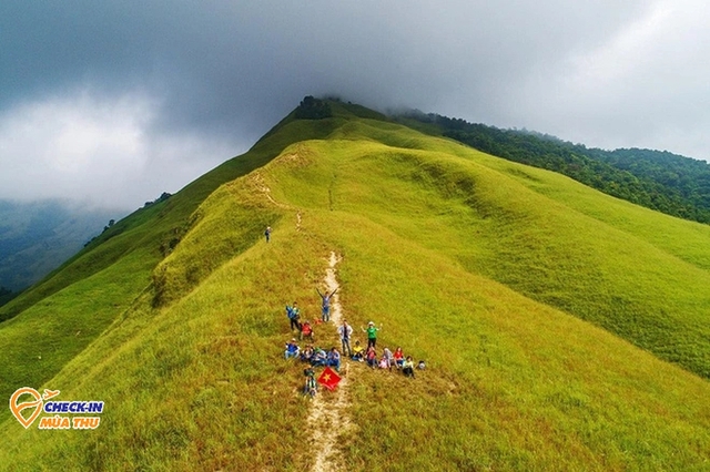 In Quang Ninh, there is a craggy mountain area, known as one of the most difficult places to go in Vietnam - Photo 10.