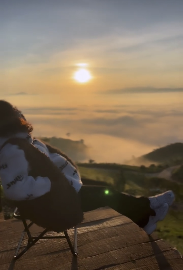 Young people hunt for reward points for clouds and dreamy scenery in Bao Loc - Photo 6.