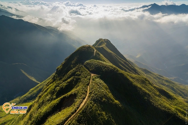 In Quang Ninh, there is a craggy mountain area, known as one of the most difficult places to go in Vietnam - Photo 8.