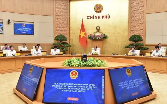 Phó thủ tướng chủ trì cuộc họp về nâng cấp, mở rộng, xây mới cảng hàng không - Ảnh: VGP