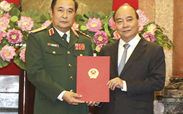Chủ tịch nước Nguyễn Xuân Phúc trao quyết định thăng quân hàm Thượng tướng