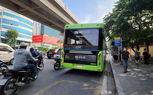 Hà Nội lên kế hoạch thay thế buýt chạy xăng bằng buýt điện.