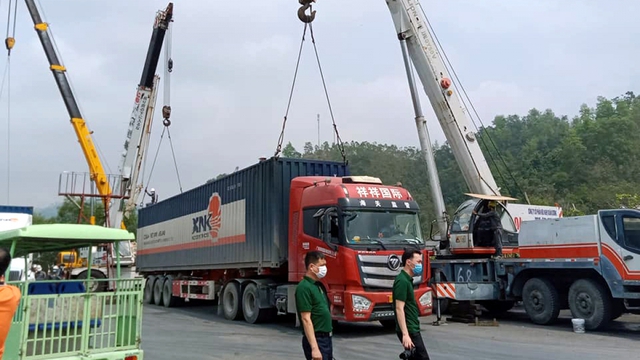 Giá xăng dầu giảm mạnh, chi phí logistics không thể neo cao - Ảnh 2.