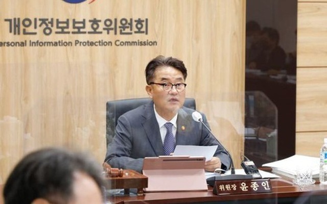 Ông Yoon Jong In, chủ tịch Ủy ban Bảo vệ thông tin cá nhân Hàn Quốc (PICP), tại phiên họp ở Seoul sáng 14-9 - Ảnh: THE KOREAN TIMES