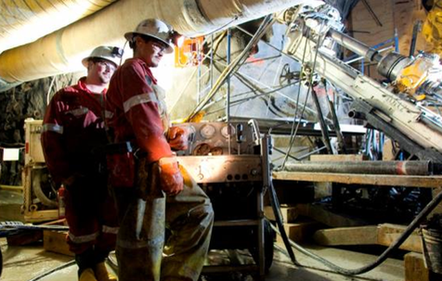 Cổ phiếu công ty sản xuất uranium Cameco Canada tăng gần 30% - Ảnh: REUTERS