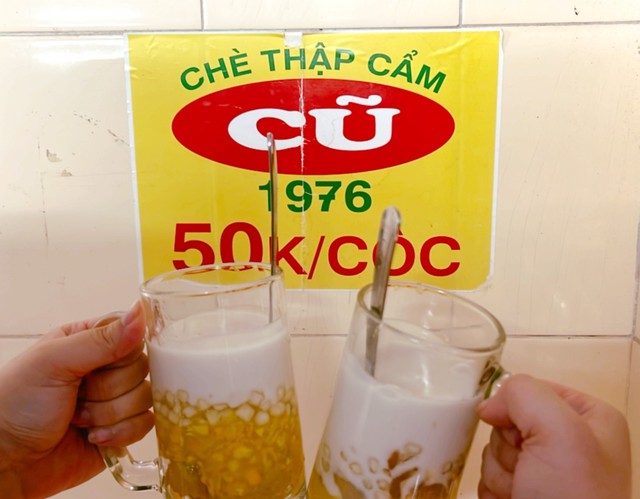 Kinh ngạc về cốc chè “tuổi đời” gần 50 năm ở Hà Nội, có giá bằng 2 bát Phở! - Ảnh 4.