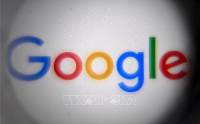 Biểu tượng Google trên màn hình điện thoại thông minh. Ảnh: AFP/TTXVN