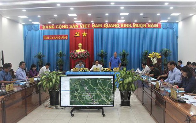 Quang cảnh cuộc họp.