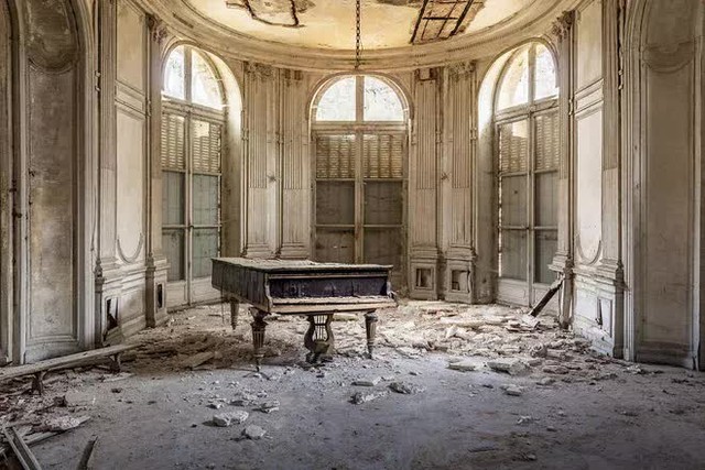 Dành hơn 10 năm đi tìm những chiếc đàn piano bị lãng quên, nhiếp ảnh gia thu được những bức ảnh nghệ thuật đẹp nao lòng - Ảnh 1.